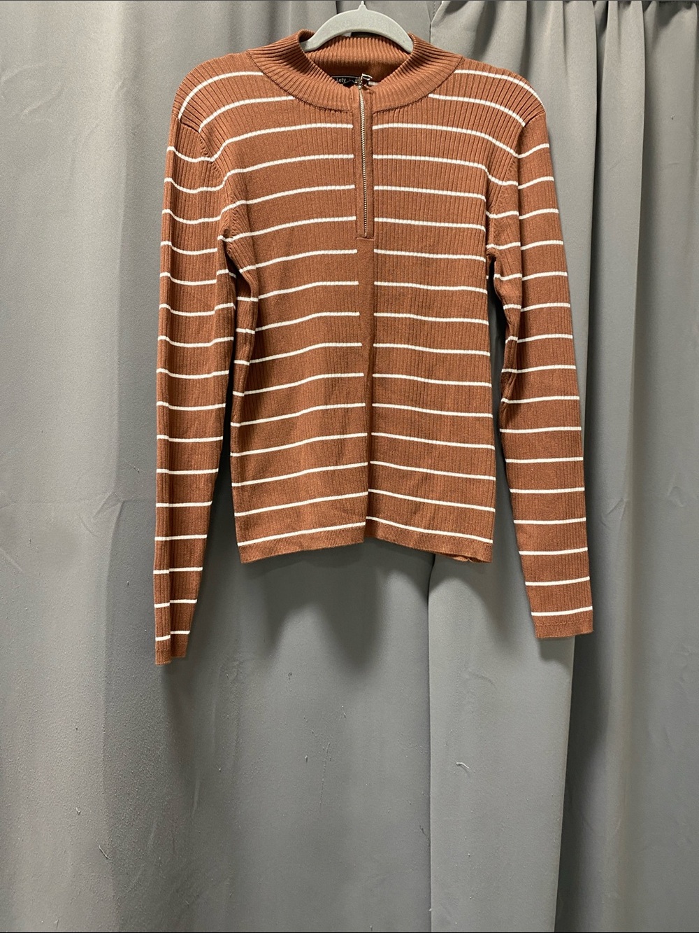 LETY & ME Brown Alex Zippered Rib Sweater - L